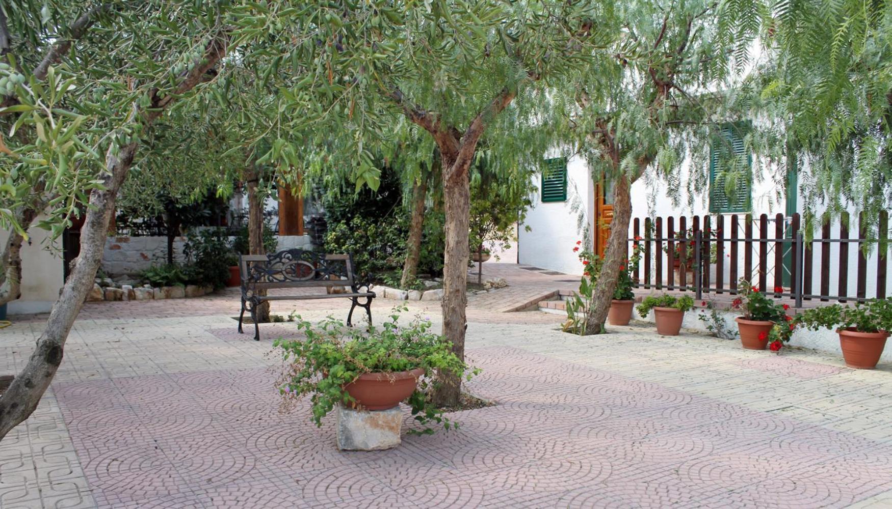Bed And Breakfast La Casetta Монополи Экстерьер фото